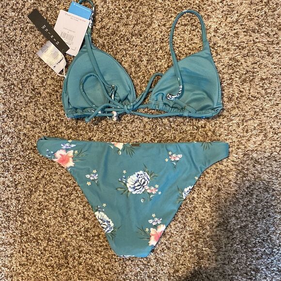 COPY - 🦋 Oneill Blue Floral Bikini Set:) NWT - Picture 5 of 6